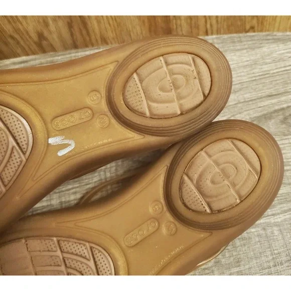 Crocs Isabella Sandals T-Strap Flat Shoes Women's Size 5 Bronze Gold - Picture 6 of 12
